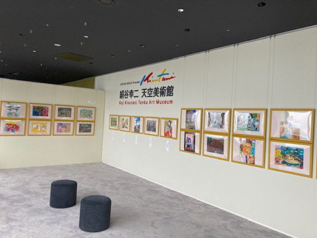 キッズ絵画コンクールの優秀作品展の様子
