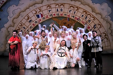 東京二期会オペラ劇場　「天国と地獄」 2019年公演より舞台写真(撮影：三枝近志)