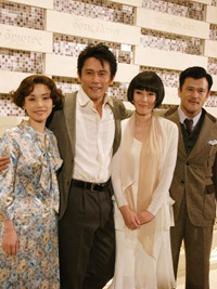 開幕前日の会見より　左から、中嶋朋子、内野聖陽、寺島しのぶ、橋本じゅん