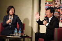 ロッシーニの魅力について熱く語る林真理子(左)と三枝成彰(右)