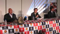 左から：武藤敬司、菅林直樹氏、棚橋弘至