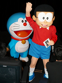 子どもたち大喜び！ ドラえもんとのび太が“秘密試写会”に登場