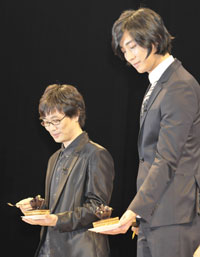 キム・ギュドン監督、チュ・ジフン　撮影：イシイノブミ