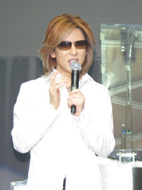 四川被災地訪問について語るYOSHIKI
