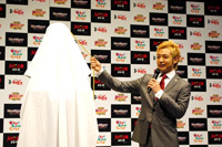 除幕する、つるの市長