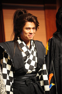 中川晃教