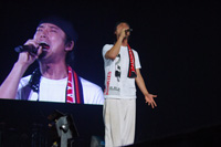 歌にメッセージを込めた桐谷健太