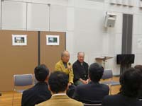 オペラ「修禅寺物語」の音楽的特徴について語る指揮の外山雄三