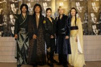 左より　河合龍之介、石田純一、黒木メイサ、中川晃教、有森也実