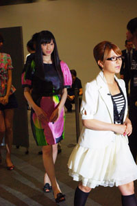 栗山千明（左）、矢口真里（右）