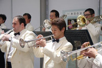 フロンターレ川崎のウィナーズ・ソングなどを手がける作曲家・三澤慶の書き下ろし新曲「音楽のまちのファンファーレ」を披露。