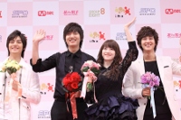 写真左よりキム・ジュン、イ・ミンホ、ク・ヘソン、キム・ボム　撮影:星野洋介