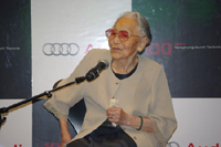 100歳の舘岡寿美子さん