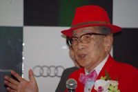 103歳の曻地三郎さん