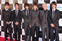 超新星(左からジヒョク、ソンモ、ソンジェ、ユナク、グァンス、ゴニル)　撮影:宮田浩史