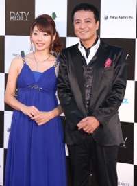 眞鍋かをり(左)、中山秀征(右)　撮影:宮田浩史