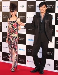 園山真希絵(左)、西島千博(右)　撮影:宮田浩史