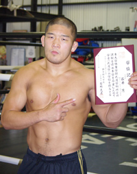 石井慧：筋肉披露と卒業報告