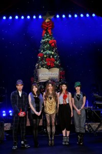 左よりJAY'ED、福田沙紀、JUJU、BONNIE PINK、BoA　(c)Disney Enterprises, Inc. All rights reserved.
