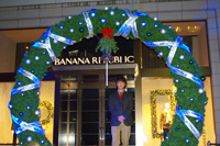 バナナ・リパブリック『ハッピーリース』点灯式に成宮寛貴、登場