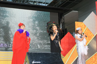 「ぱちんこ爽快 美空ひばり」PRイベントに出演する吉本三人娘