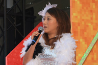 「ぱちんこ爽快 美空ひばり」PRイベントに出演する吉本三人娘