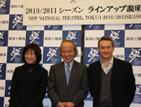 新国立劇場2010/2011シーズンラインナップ発表会　左より：演劇芸術監督 宮田慶子、オペラ芸術監督 尾高忠明、バレエ芸術監督 デヴィッド・ビントレー
