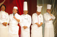 スターシェフ。(左2番目から)田村隆、河合隆良、菰田欣也、辻口博啓