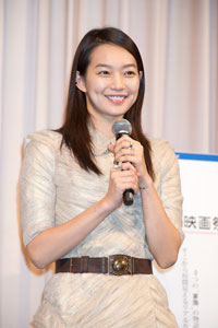 シン・ミナ、“えくぼスマイル”を封印し、神経過敏な女性に挑戦