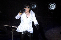 ToshI、ソロ活動ラストライブにX JAPANメンバーが集結 | チケットぴあ