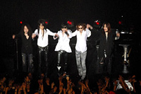 ToshI、ソロ活動ラストライブにX JAPANメンバーが集結 | チケットぴあ