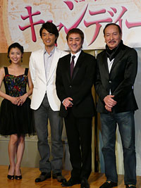 ジョン・ケアード版 ミュージカル『キャンディード』製作発表会見より。写真左から、新妻聖子、井上芳雄、市村正親、村井国夫