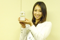 「女性に飲んで欲しい」とシルクヱビスをPRする中村果生莉