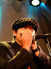ハーモニカ奏者・田中光栄　撮影：山我祐生