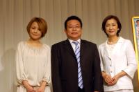 舞台『佐賀のがばいばあちゃん』会見より。左から、中澤裕子、島田洋七、高橋惠子
