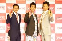 『ワンダ』新CM発表会に出席した(左から)市原隼人、唐沢寿明、GACKT