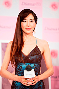 『プロポーションギャラリー銀座』のオープニングイベントに出席した川島なお美