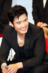 イ・ビョンホン　撮影：塩島真吾