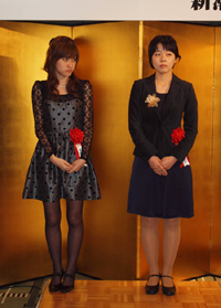 左から優秀賞の木爾チレン、読者賞の彩瀬まる