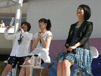 トークイベントにて。写真左から、榊原郁恵、笹本玲奈、高畑充希