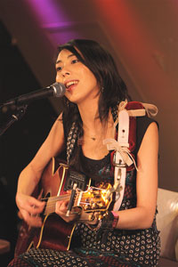 LOVE、川村カオリが詞を提供した新曲を熱唱 | チケットぴあ[音楽 J-POP