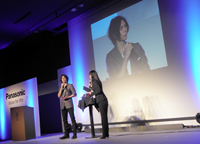 水嶋ヒロとパナソニックの新携帯電話P-04B“ビエラケータイ”