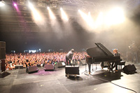 X JAPAN、欧州初上陸。8000人の日仏大合唱 | チケットぴあ[音楽 J-POP