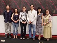 新国立劇場演劇『ヘッダ・ガーブレル』製作発表会見より。写真左から、山口馬木也、七瀬なつみ、大地真央、益岡徹、田島令子、青山眉子