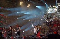 7人のX JAPAN、夢の共演。横浜2日間で13万人集結 | チケットぴあ