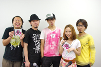 NEON GRAVITY(左3人)とSweet Vacation