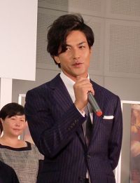 舞台『黴菌』会見より。北村一輝