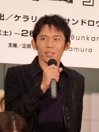 舞台『黴菌』会見より。岡田義徳