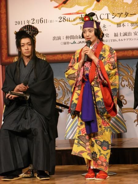 『琉球ロマネスク「テンペスト」』製作発表会見より。山本耕史、仲間由紀恵