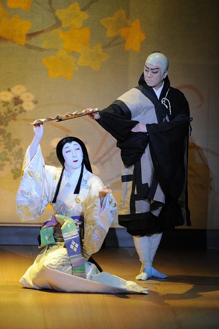 『達陀』より。写真左から、中村時蔵、尾上松緑。写真提供_松竹株式会社